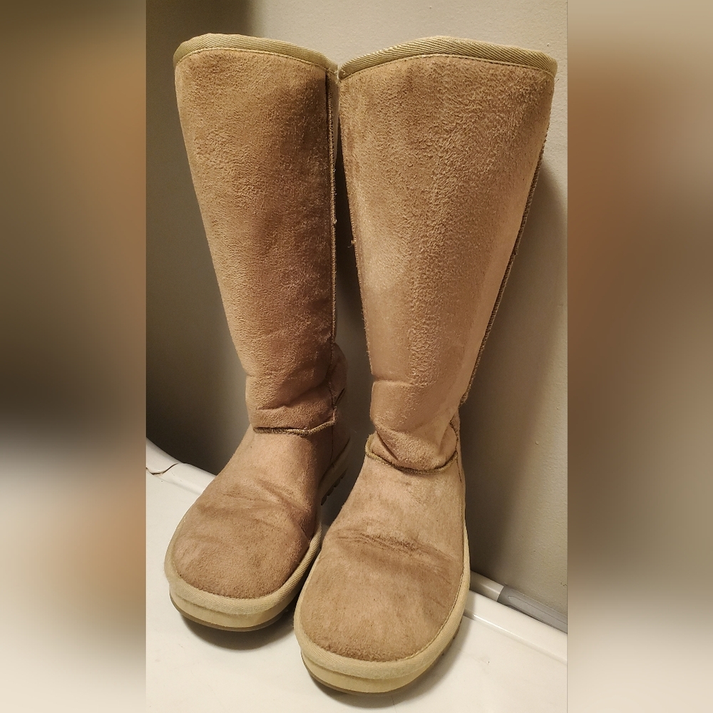 Skecher's Australia Women's Tan Suede Faux Fur Trim Lined Boots Size 7.5 Comfy